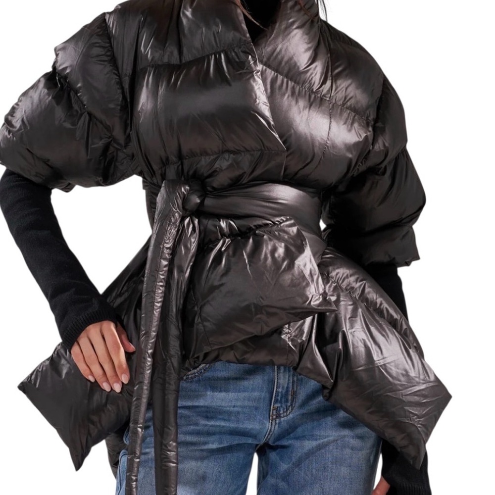 AKIRA LONG RIBBED SLEEVE BLACK PUFFER COAT SIZE MEDIUM